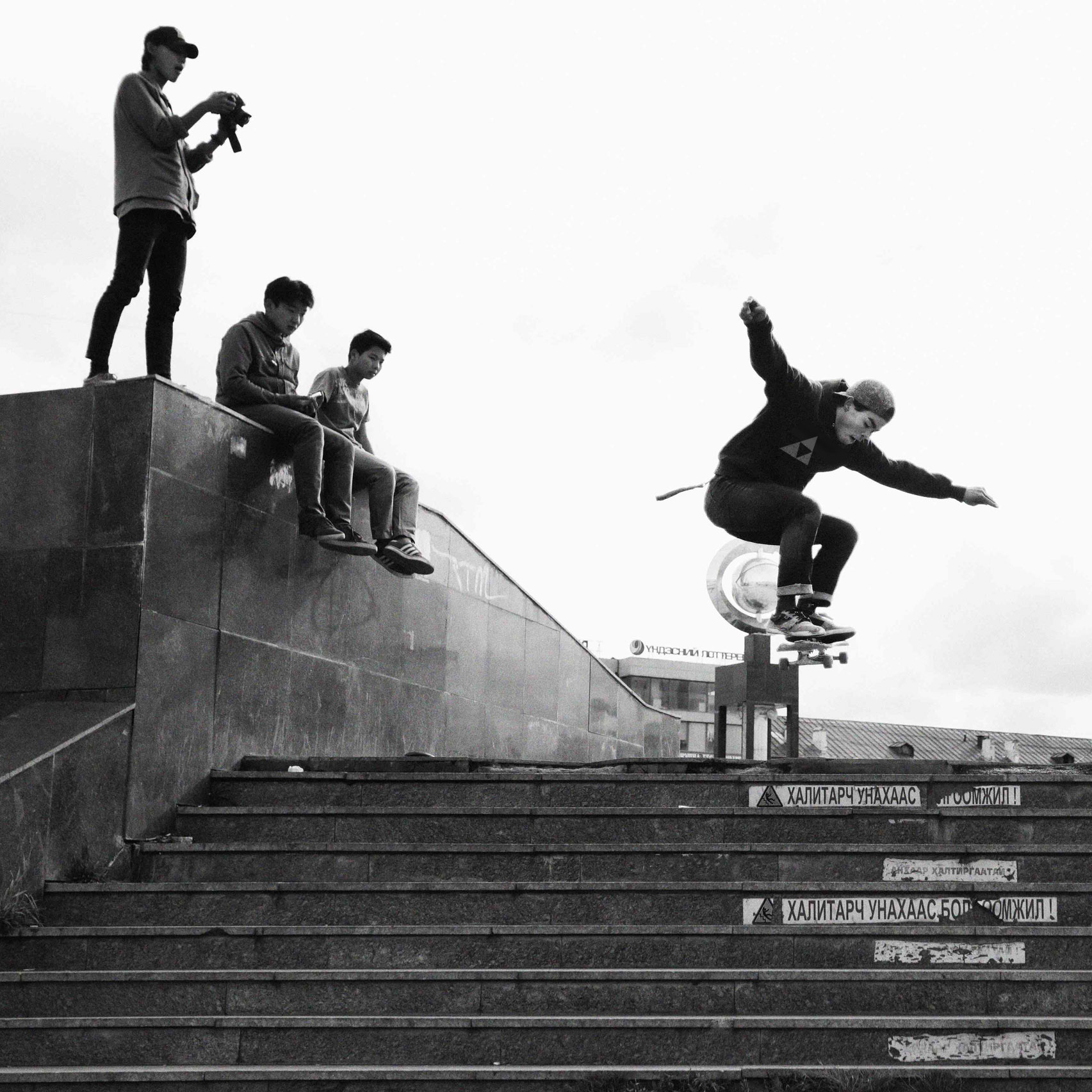 Diseño moderno y branding estratégico para Ally